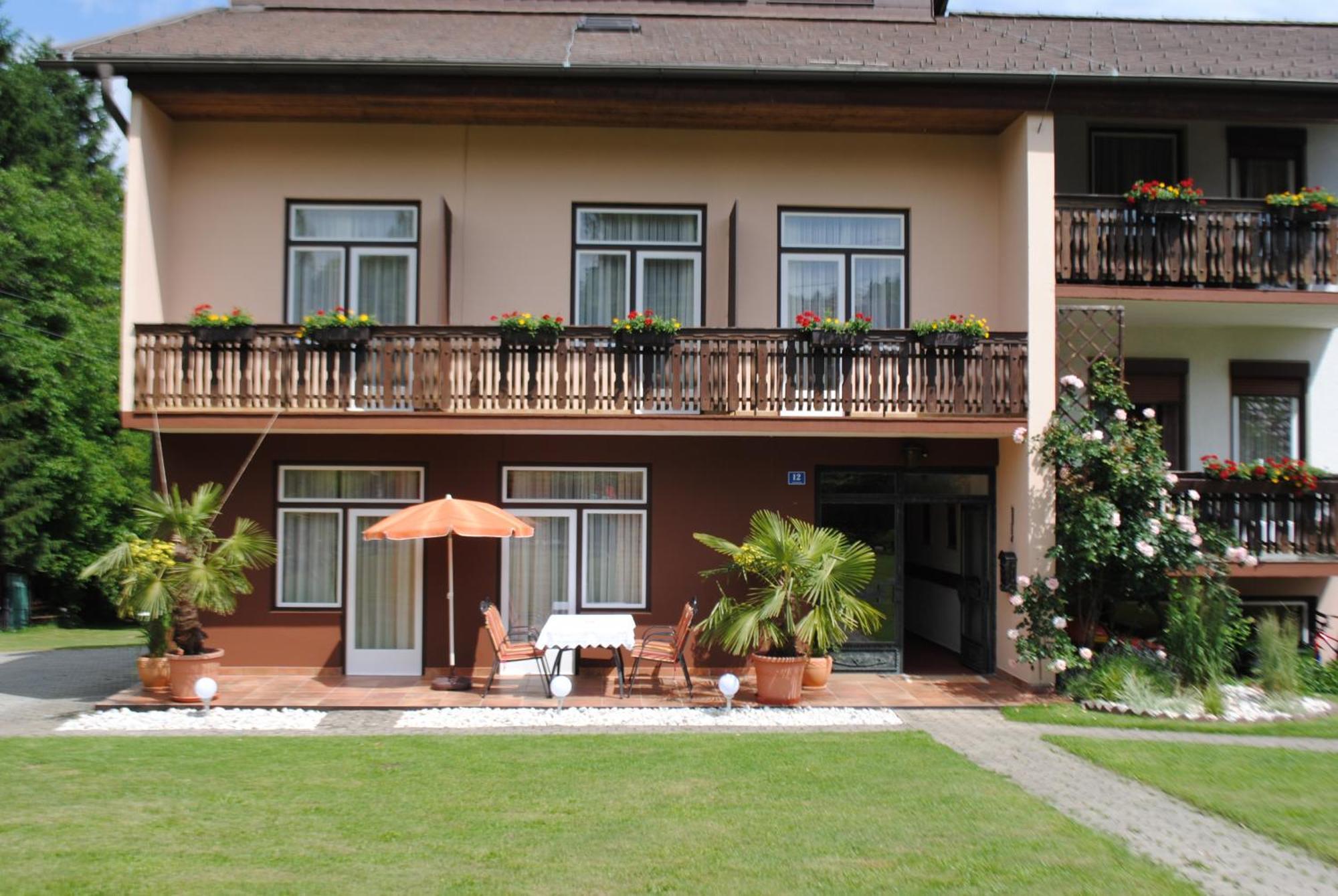 Ferienhaus Michor Latschach ober dem Faakersee エクステリア 写真