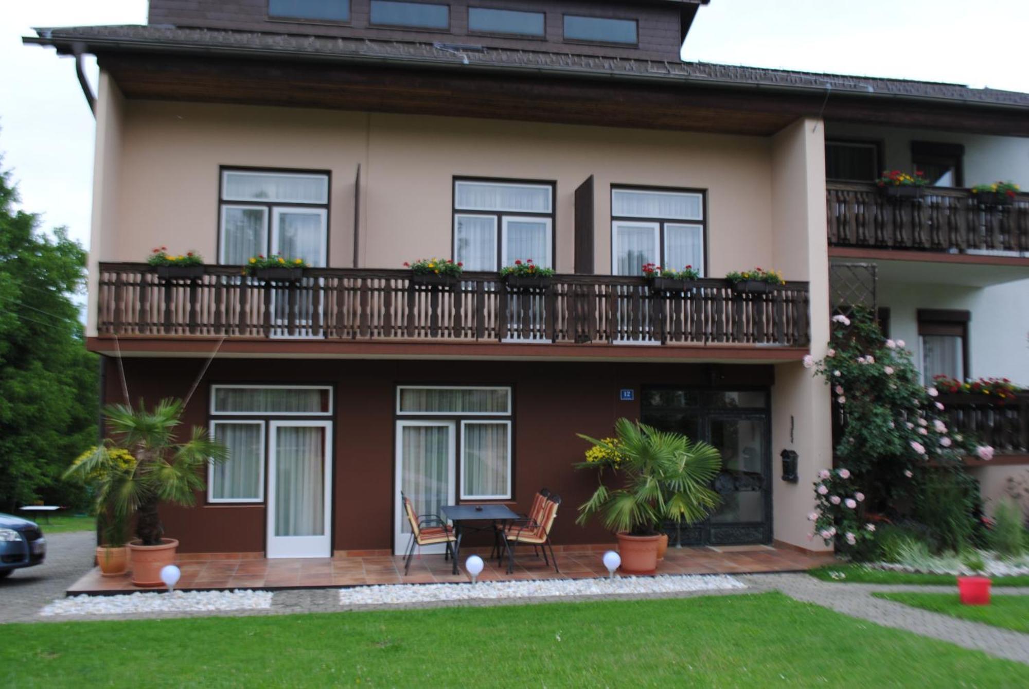 Ferienhaus Michor Latschach ober dem Faakersee エクステリア 写真